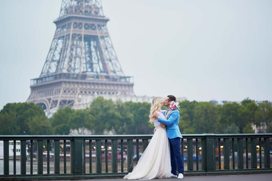 Paris: Romantic Couple Photoshoot (with flower bouquet!) - Price and value: what $133 for up to 2 really buys