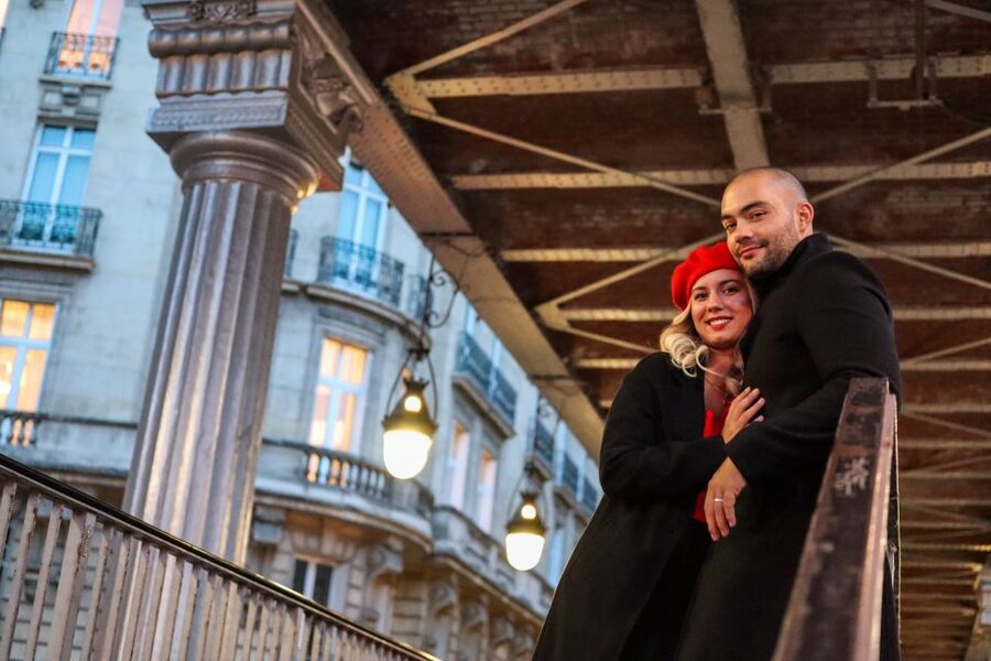 Paris: Romantic Photoshoot for Couples - Your Eiffel Tower stop: 75 minutes of guided posing