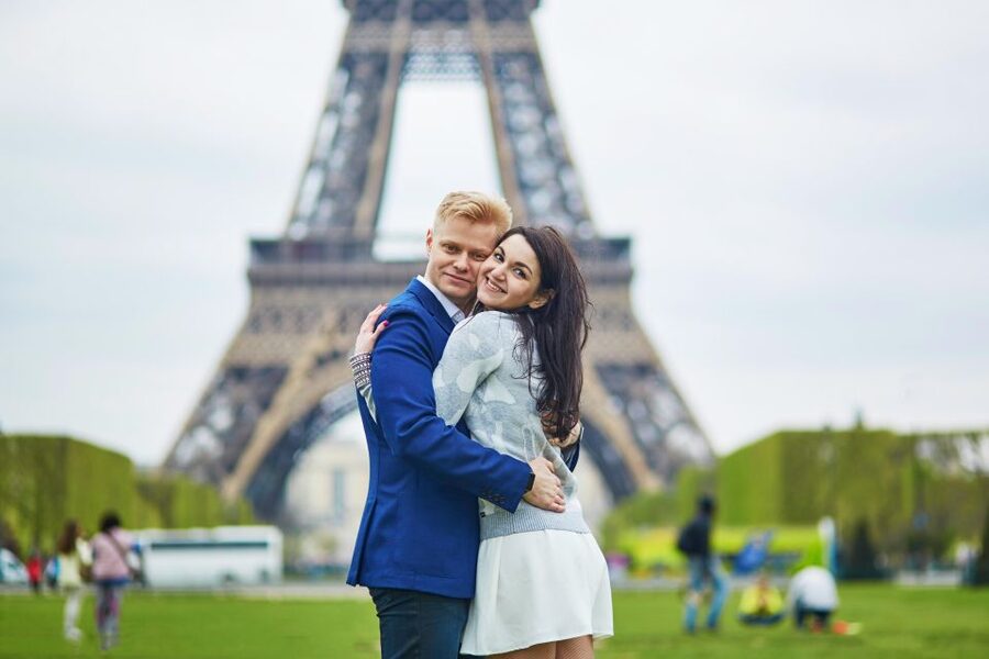 Paris: Romantic Photoshoot for Couples - How proposals and special moments get handled