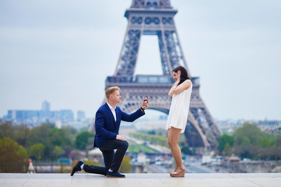 Paris: Romantic Photoshoot for Couples - Where you meet at 8 Port de Suffren (and why it matters)