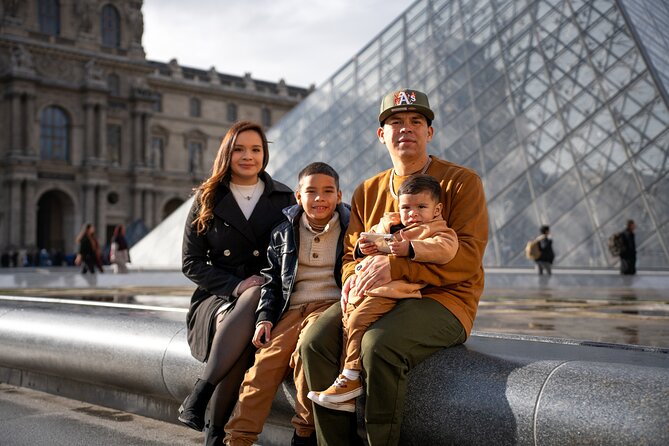 Paris: Your Own Private Photoshoot at Louvre Museum - A private Louvre photoshoot in 15 minutes near the Pyramid