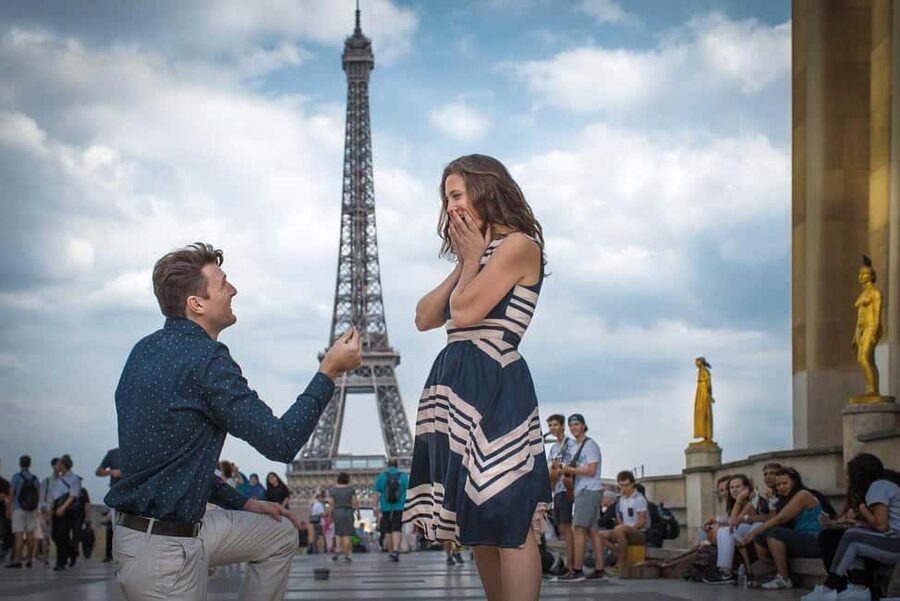 Parisian Proposal Perfection. Photography/Reels & Planning - Paris Proposal Photo Session at Trocadéro: What makes it work
