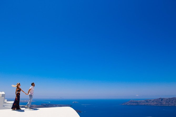 Personal Travel and Vacation Photographer Tour in Santorini - Stop 2: Oia main street for classic lanes, iconic silhouettes, and photo-ready corners