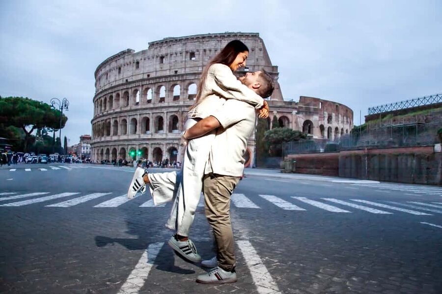 Personalized Photo Shoot at Rome's Main Icons - Piazza di Spagna, Pantheon, and Vatican City: big landmarks, spaced out