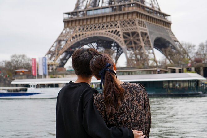 Photo Session in Paris - Photographer at the Eiffel Tower - Stop 3: Gardens for Softer Backgrounds and a Green Paris Look