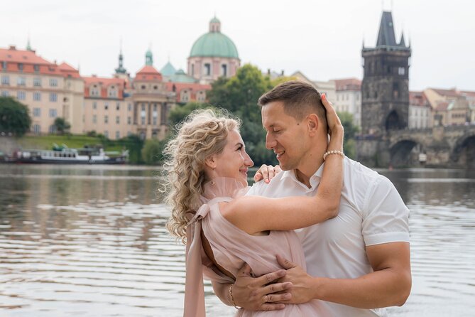Photo Shoot for couple in Prague - Photo memories on foot, not selfies: how the couple shoot works