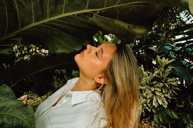Photo Shoot in Chicago’s Urban Jungle Garden - My take: should you book this Chicago photo shoot?