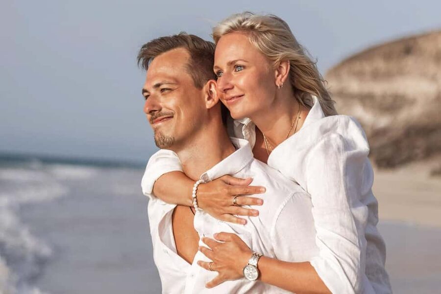 Photo shoot in Fuerteventura (south) with a professional photographer for special holiday moments - Couples, Families, Baby Bumps, and Content Creation: How This Fits Different Needs