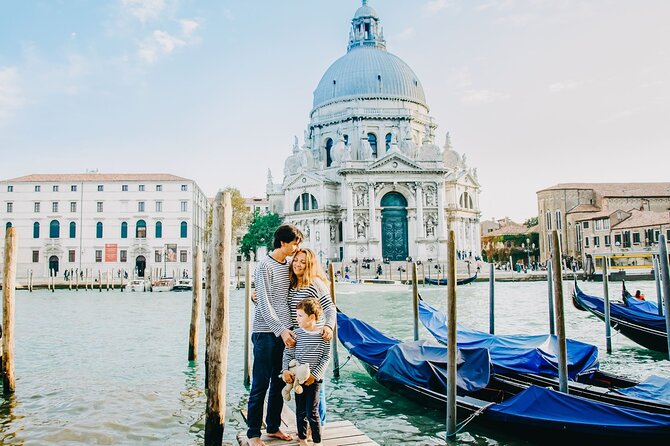 Photo shoot in Venice - Meeting at Calle della Carità and how the experience flows