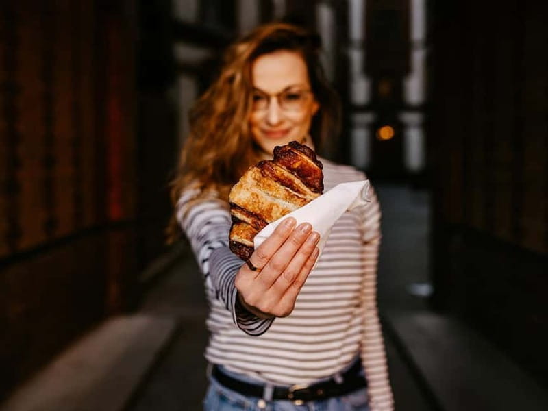 Photo shoot tour in Hamburg with professional photographer Stefanie - How Stefanie Roth Photografie Creates Real Portraits