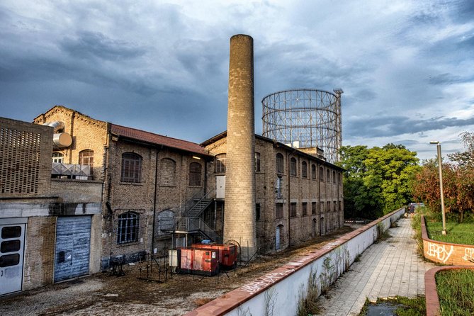Photo Tour in the Ostiense district: forfeiture and redevelopment - Price and logistics: is $197.77 worth it for a 3-hour walk