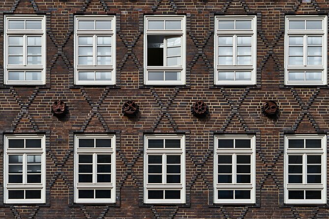 Photo Tour of Hamburg's UNESCO World Heritage Site - Speicherstadt brick gorges: make repeating lines work for you