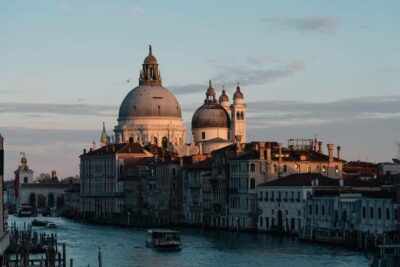 Photo workshop in Venice with a local photographer! - Meeting outside Caffe Florian: a quick start, then you’re shooting