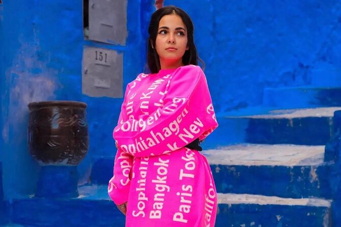 Photographer in Chefchaouen - Timing and light: morning vs late afternoon in the Blue City