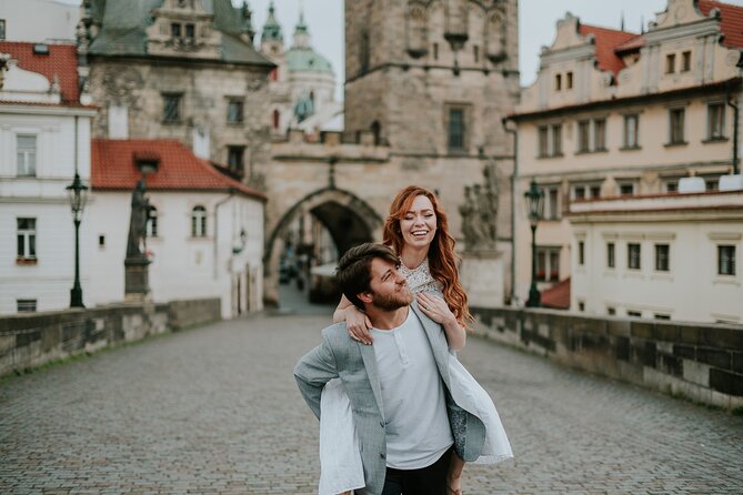 Photographer in Prague - Couple, engagement & portrait photoshoot - The 1-hour itinerary: what you do during the session (and what you should control)