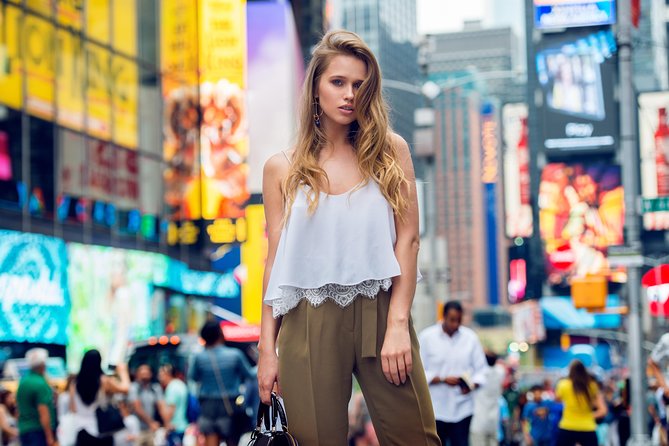 Photographer, Professional Photo shoot - New York - The photographer’s role: posing guidance that saves you from stiff photos