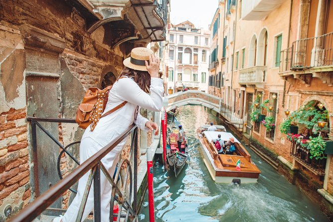 Photographer, Professional Photo shoot - Venice - A Typical Shoot Timeline: What Happens at Each Location