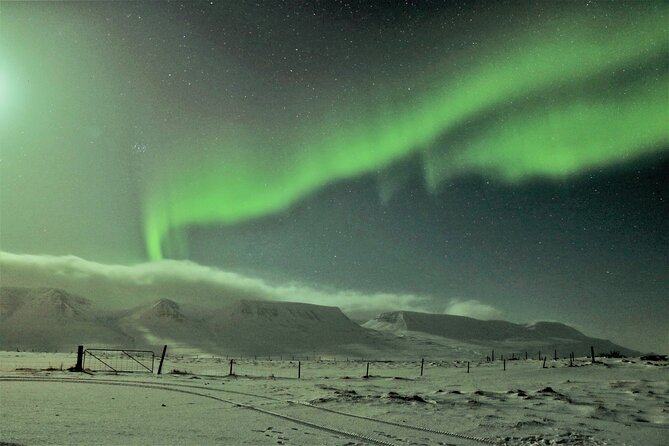 Photography tour - Northern light Hunting from Akureyri - Eyjafjardarsveit is the whole point: why leaving Akureyri matters