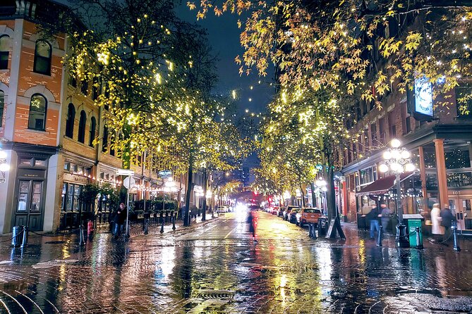 Photography & Walk at Night - Meeting at Gastown’s Steam Clock: start time matters