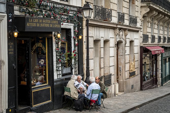 Photography workshop in Paris - Canal Saint-Martin: footbridges, tree rows, and long-lens opportunities