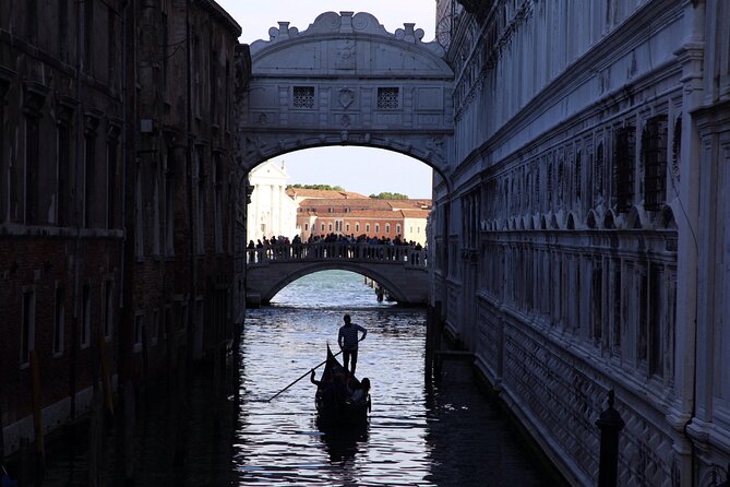 Photography workshop in the magical Venice (3h) - Tripod help, gear needs, and what to bring so you’re not stuck