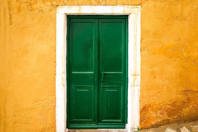 Photography Workshop & Tour in Corfu Old Town - Old Fortress shots: learn how to frame depth and control focus