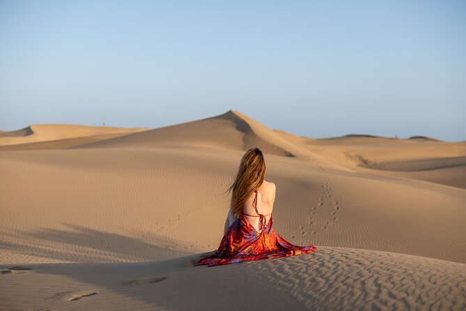 Photoshoot at Dunas Maspalomas in Desert Beach Ocean View - How the posing works (and why it helps your confidence)