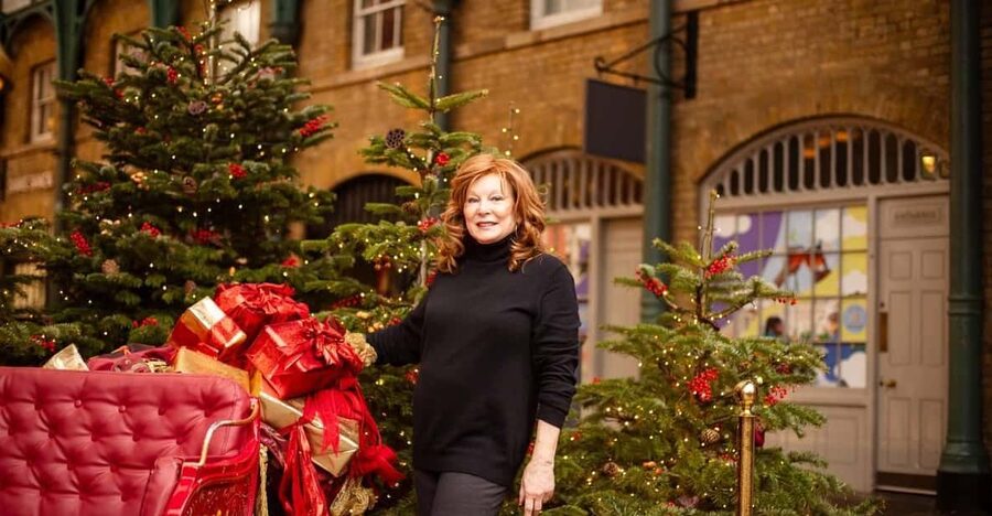 Photoshoot at Notting hill,Covent Garden,St Paul Cathedral - Should you book this London photoshoot?