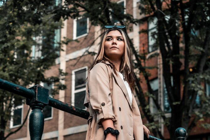 Photoshoot Experience in Amsterdam - Where you start: Dam 20 meeting point and how it feels in the real world