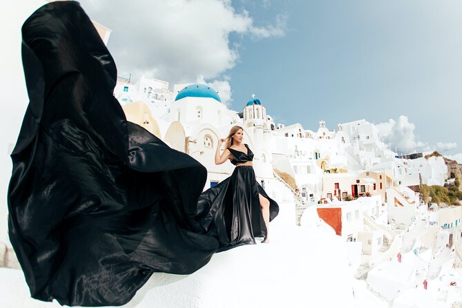 Photoshoot in Flying Dresses in Santorini - Why the assistant makes the dress-flight shots work
