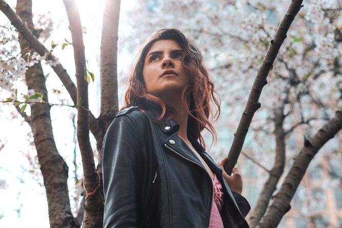 Photoshoot in London with Professional Photographer - What happens during the 1 hour 30 minutes: a guided walk plus real posing help
