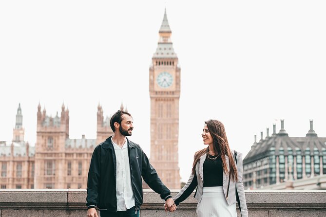 Photoshoot in London with Professional Photographer - Photospots you can aim for: Tower Bridge, Shad Thames, and holiday lights