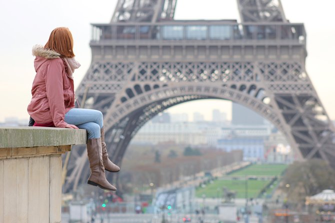 Photoshoot in Paris - Stop 2 Along the Seine River: Romantic Photos Without the Stress