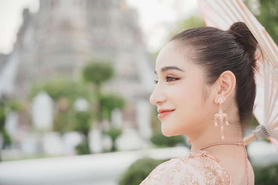 Photoshoot in Thai Costume - Who This Photoshoot Is Best For
