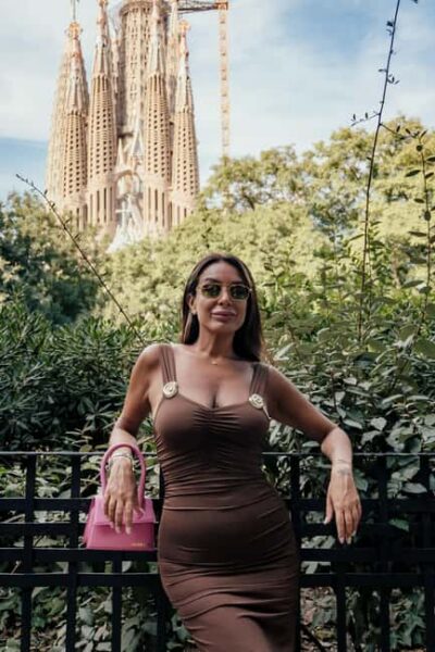 PHOTOSHOOT Sagrada Familia (Quiky Version) - Communication and languages (English and Spanish)