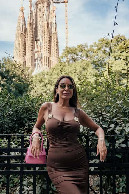 PHOTOSHOOT Sagrada Familia (Quiky Version) - Communication and languages (English and Spanish)