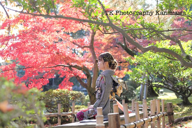 Photoshoot session by professional photographer in Kanazawa - Higashichaya photoshoot: why those traditional streets photograph well