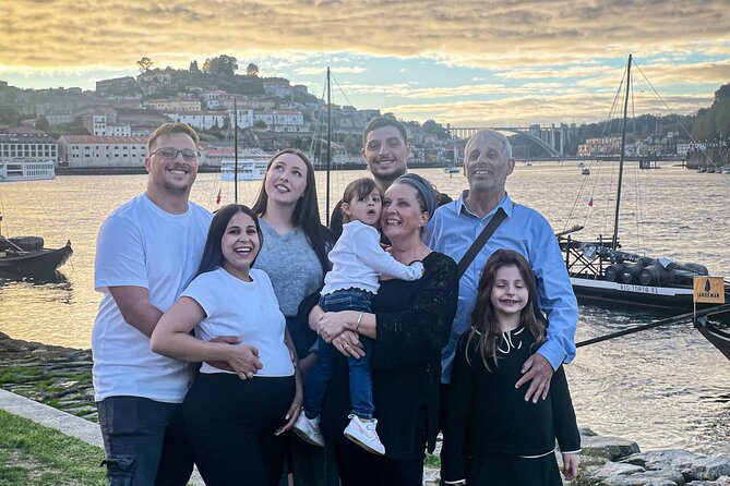 Photoshoot Session for Solo, Couples and Groups in Porto area - The Porto visuals you’re walking toward