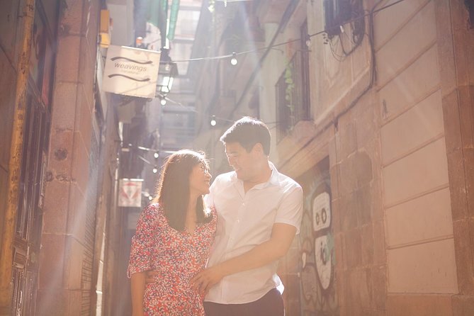 Photoshoot tour in Barcelona Secret Corners - Meeting at the Cathedral of Barcelona and starting in the Barri Gòtic