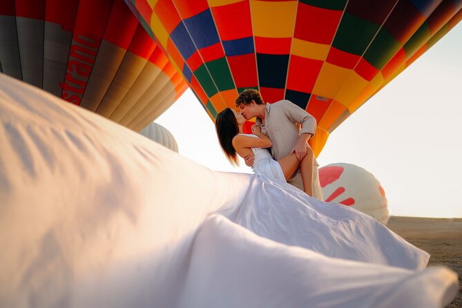 Photoshoot with Balloons in Cappadocia - Posing, flying dresses, and how Soner and the team help