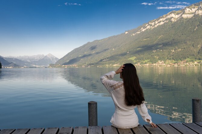 Phototour Private Photoshoot in Interlaken & Lake Brienz and Thun - Interlaken center: Jungfrau backdrop, paragliders, and classic fountains