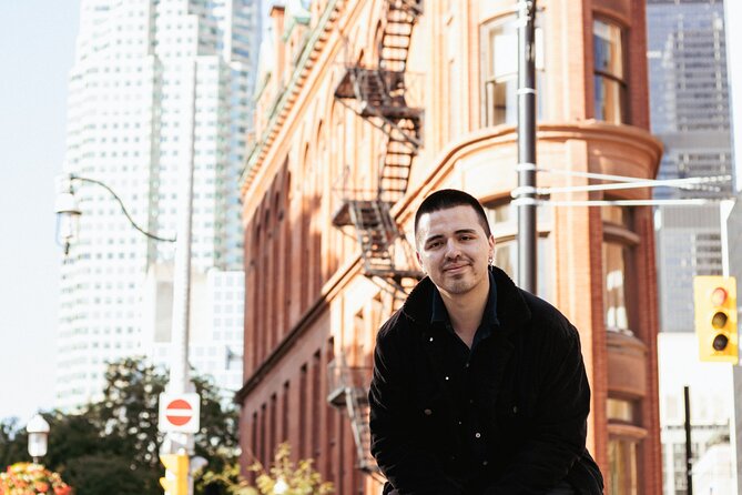 Portraits and Toronto - A photoshoot experience - The meeting point: starting at Roundhouse Park for easy navigation