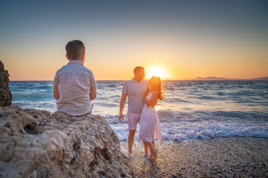 Portraits in Rhodes: Private Vacation Photographer Tour - The photography style: modern, candid, and easier than you think