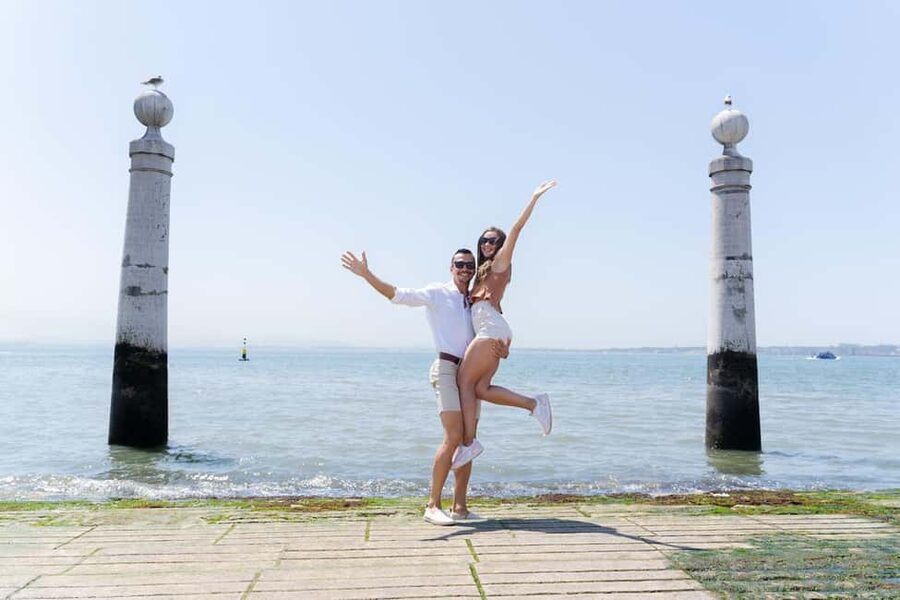 Praça do Comércio: Professional Photoshoot with a Local - Why Praça do Comércio makes the photo work