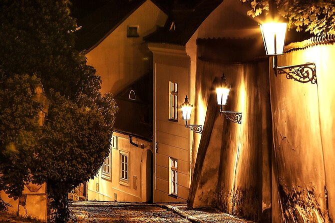 Prague Photoshoot for Couples, Betrothed, Family & Friends - The “Old Prague” Walk: How the Photo Time Is Used