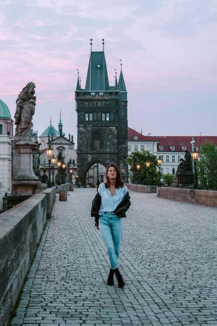 Prague: Private Professional Photoshoot with Edited Photos - Old Town, Prague Photo Stop: Getting Variety Without Losing Time