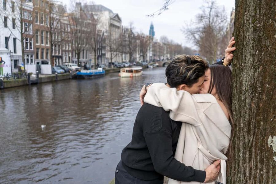 Premium Romantic Photoshoot Experience for Couples - Why the 9 Straatjes is smart for couple photos