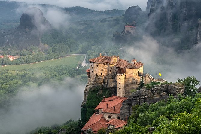 Private 2 day Meteora Photo Tour from Athens by train - Day 1: sunset photography at Meteora rocks, then dinner time in Kalambaka