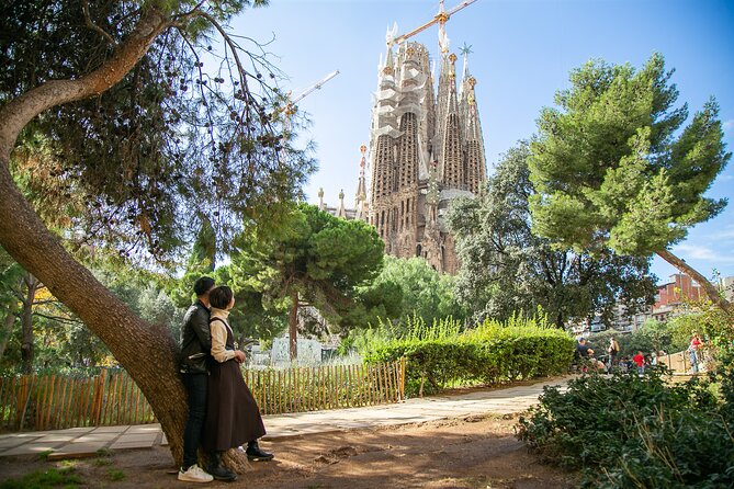 Private and Personalized Photography Adventure in Barcelona - Posing Help That Works for Real People