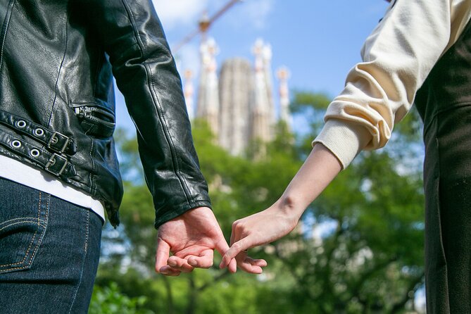 Private and Personalized Photography Adventure in Barcelona - Picking Your Backdrop: Beach, Gothic Quarter, Arc de Triomf, Ciutadella, and Sagrada Familia